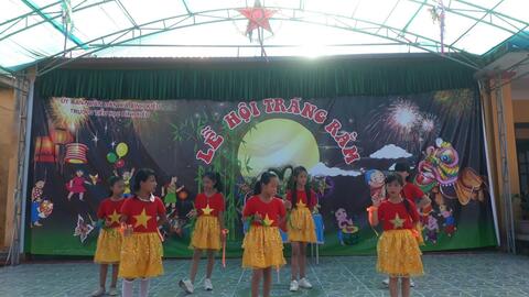 Trường Tiểu học Bình Kiều tổ chức Tết Trung Thu cho học sinh